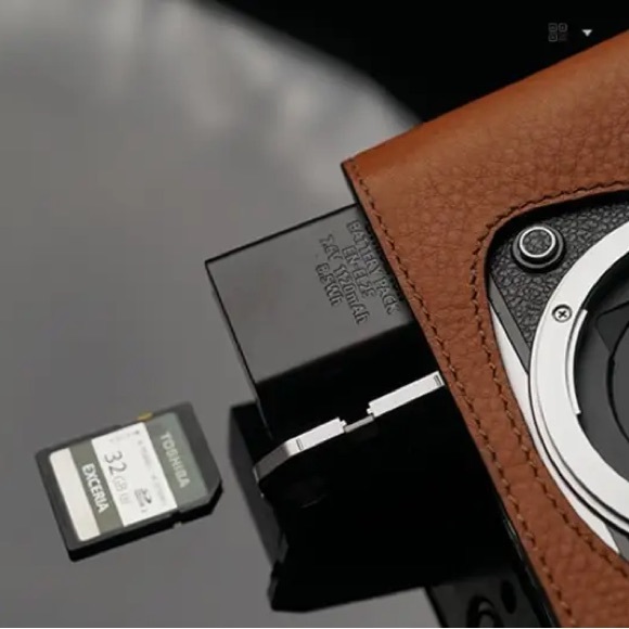 Bunutan Leather Camera | CASE ONLY |  Nikon Z fc in color Umber - Picture 4 of 6